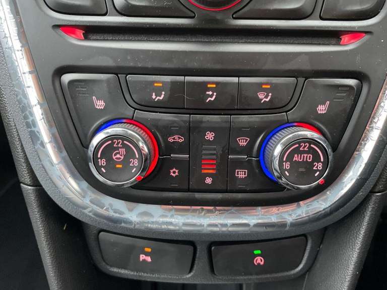 2016 Vauxhall Mokka 1.6i SE 5dr HATCHBACK PETROL Manual