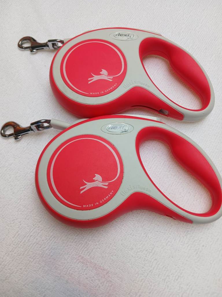 2 x Flexi Extending Dog leads  Size  S    Up to 12kg 