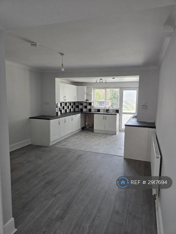 3 bedroom house in Carlingford Road, Hucknall, Nottingham, NG15 (3 bed) (#2917694)