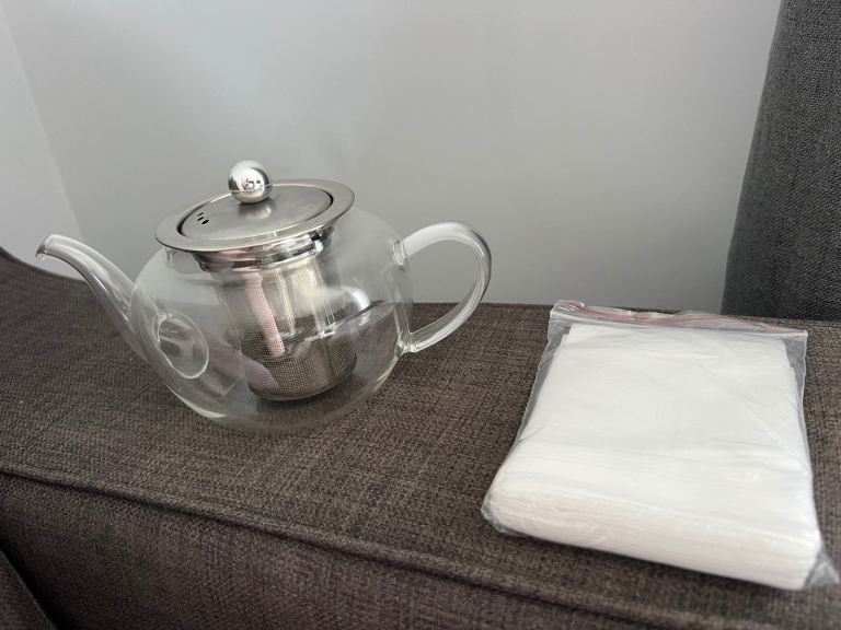 Glass Diffuser Tea Pot and Tea Bags