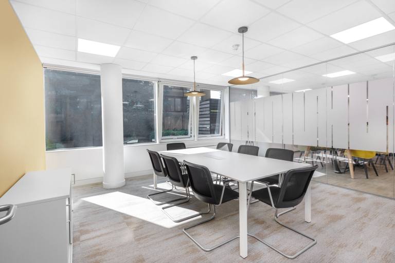 London - BR1 1LU \ Office Space for Rent - 4 Workstations