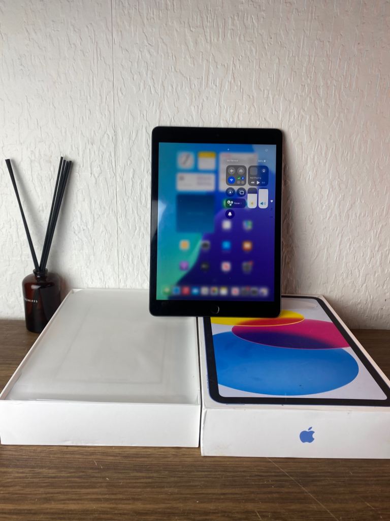 Apple iPad 9th Generation A2602 2021 Cellular 10.2 Wi-Fi 64GB Grey Very Good 