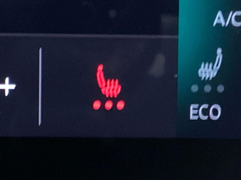 2022 Volkswagen ID.4 Pro Performance 77kWh Family SUV 5dr Electric Auto (204 ps) - HEATED STEERI ...