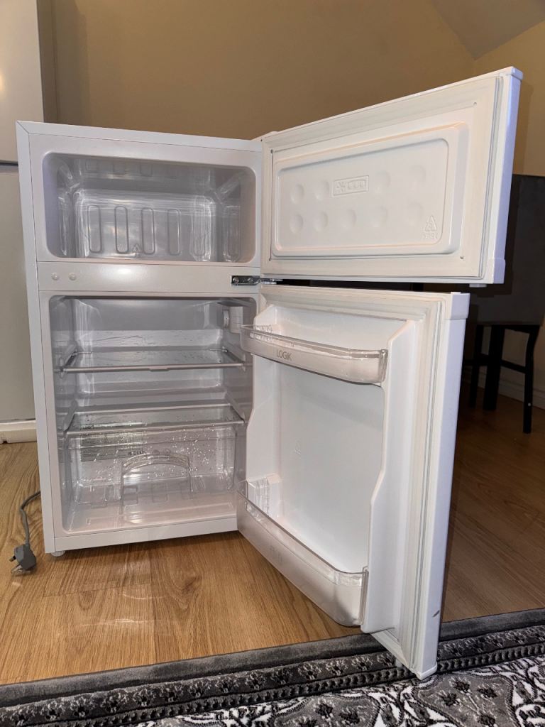 Logik undercounter fridge freezer white