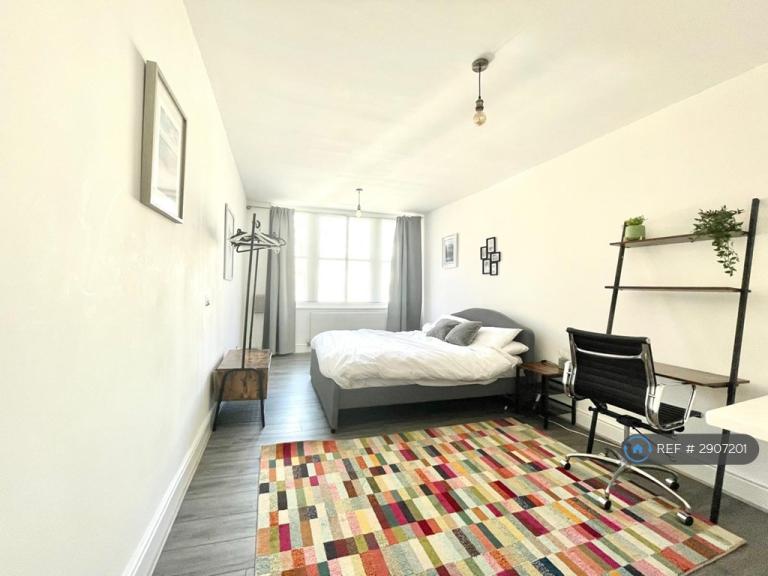 2 bedroom flat in Upper Maudlin Street, Bristol, BS2 (2 bed) (#2907201)