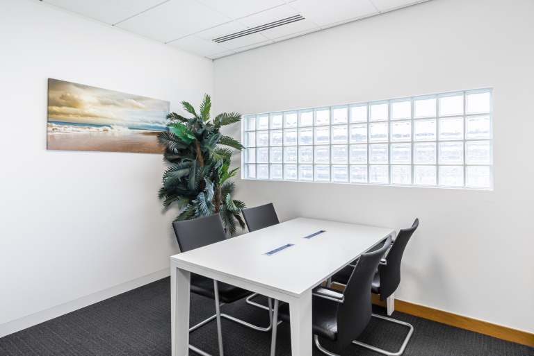 Plymouth - PL40HP \ Private Office for Teams of 3