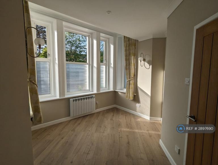1 bedroom flat in Linden Court, Bournemouth, BH1 (1 bed) (#2897690)