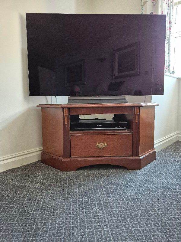 Wooden Corner TV/Video Recorder Unit with Drawer – Excellent Condition