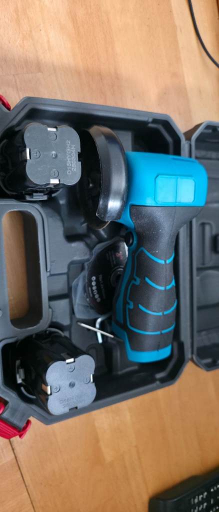 Mini cordless angle grinder 