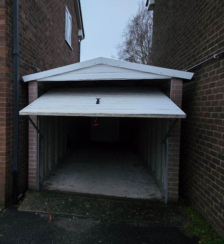 Temporary labourer wanted - Demolish a garage and ground excavation works