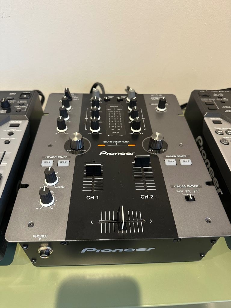 2x Pioneer CDJ-400 and DJM-250K