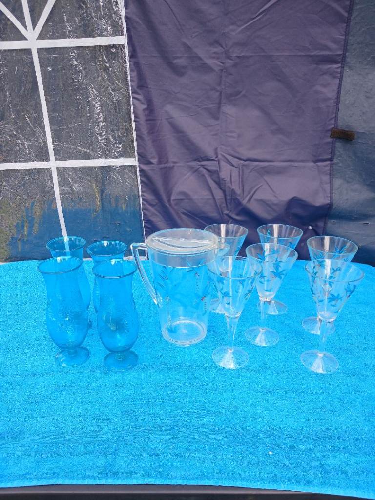 Cocktail jug and glasses set