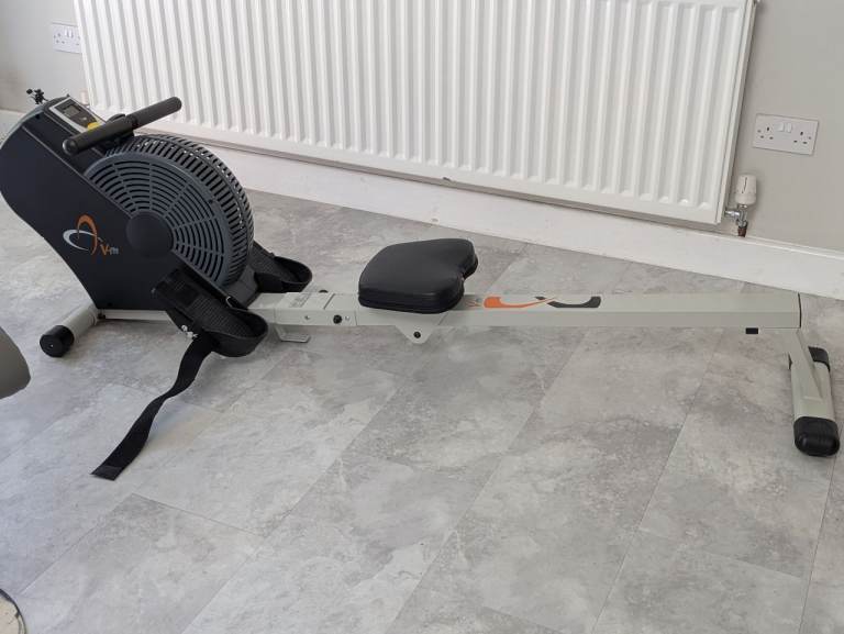 Cyclone air rowing machine 