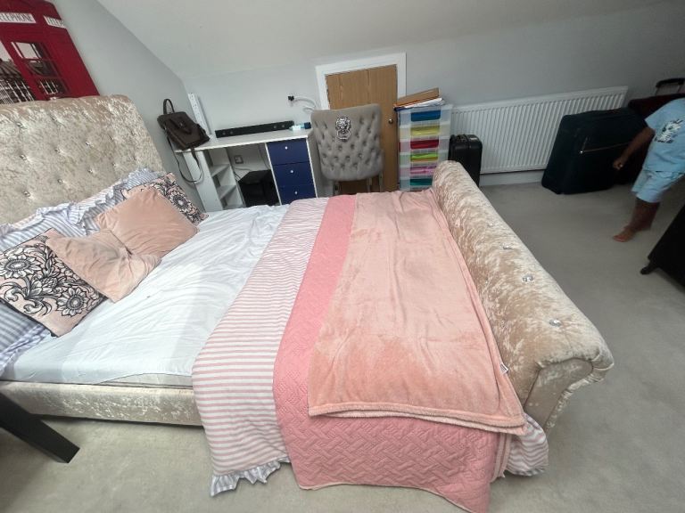 Light blush / Champagne Crushed Velvet Double Ottoman Storage Bed