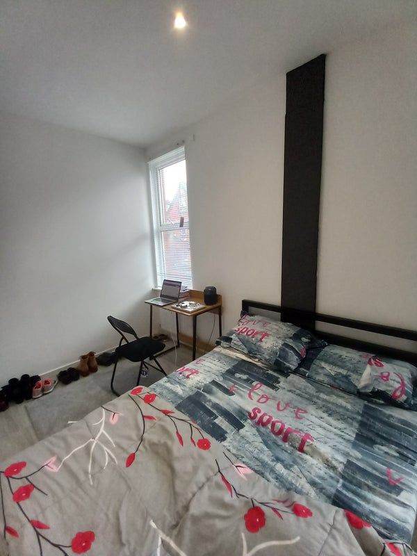 One bedroom flat no deposit