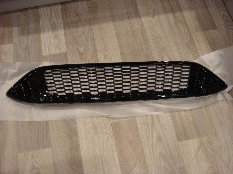 Ford Focus Honeycomb Grill - New - Can Post - £20