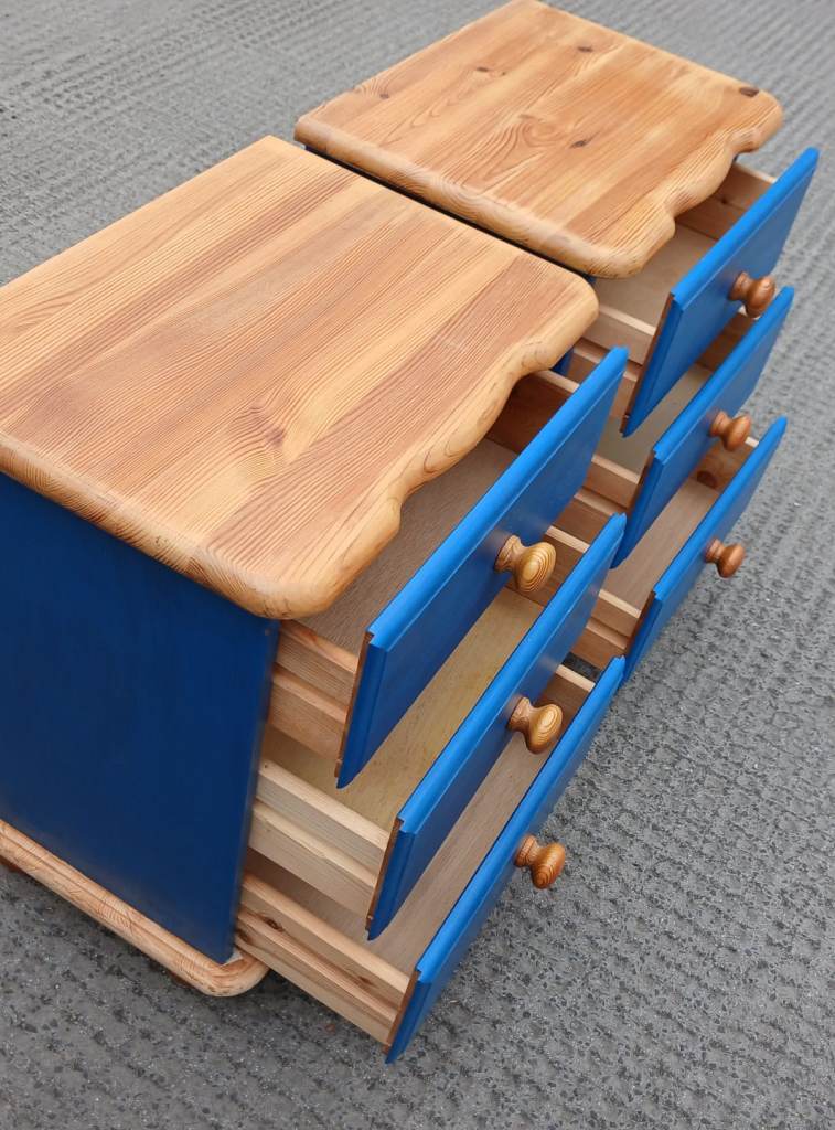 2 Pine bedside drawers