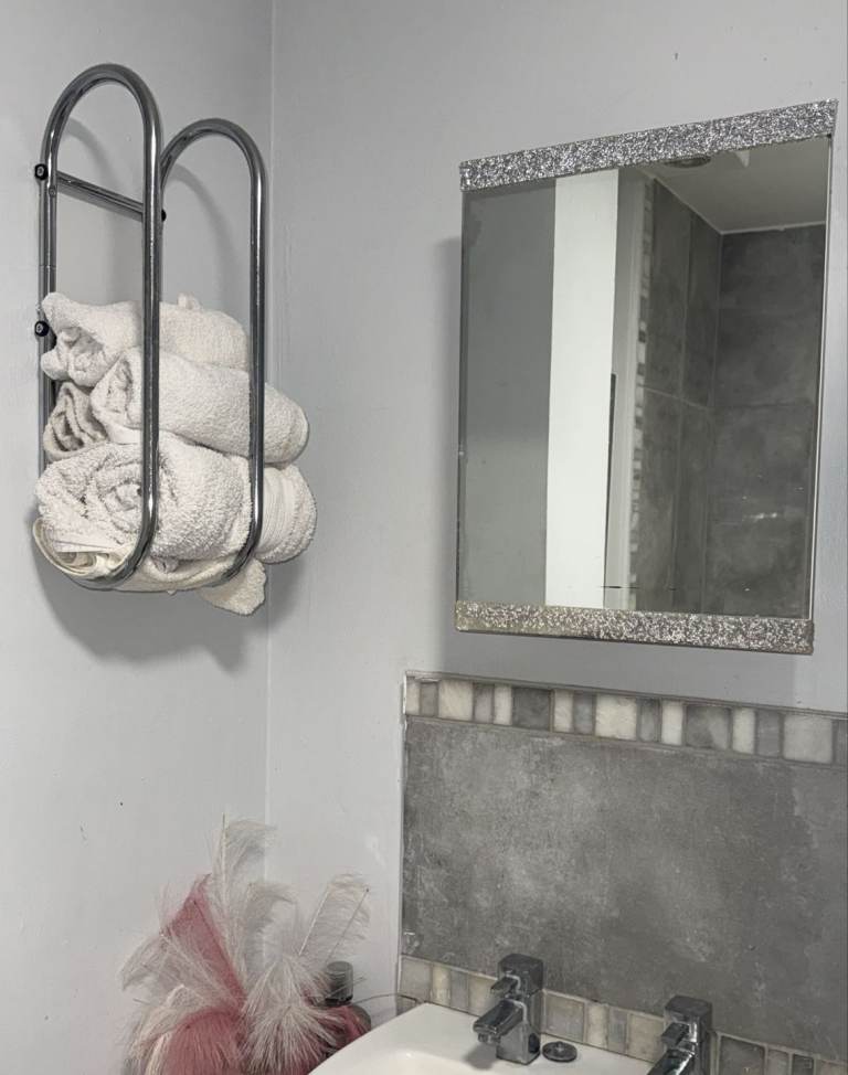 2 bed house cr4 