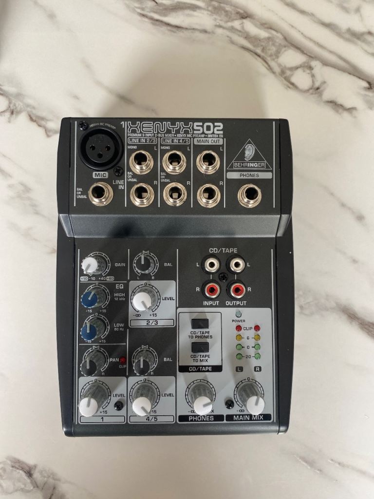Behringer Xenyx 502 mixer
