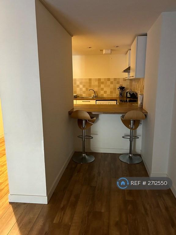 2 bedroom flat in Fraser House, Aberdeen, AB11 (2 bed) (#2712550)