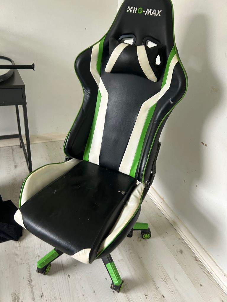 Gaming chair 