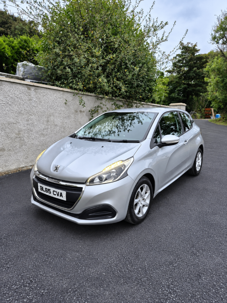 Peugeot 208 1.0 Active Face-lift Full mot ( Volkswagen Citroën Toyota Renault Vauxhall  )