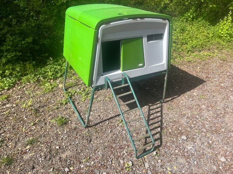 Omlet Eglu, Large, Cube, Reasonable condition, great coop.