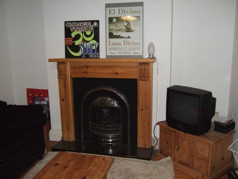ATTRACTIVE ROOM to RENT in SHARED HOUSE