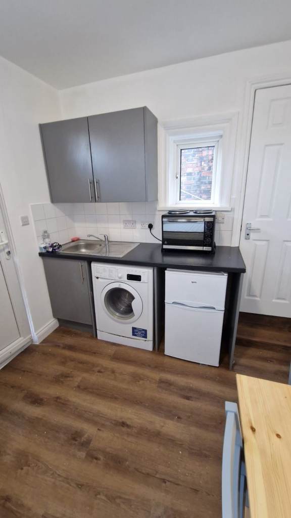 Office Space (live/work unit) to Let at Regents Park Road, Finchley N3