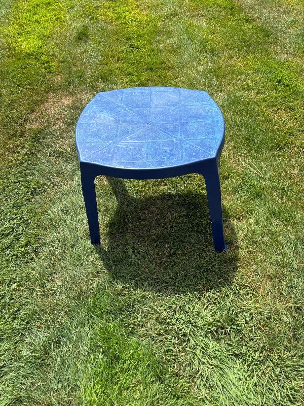 Blue play table Free