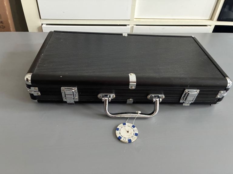 Boxed casino chips set 