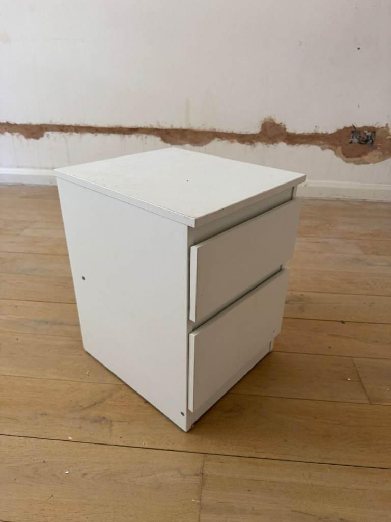 Bedside table for £20