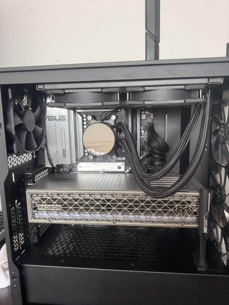 Gaming PC – Ryzen 7 7800X3D | RX 9070 XT Nitro+ | 32GB DDR5 | 2TB NVMe