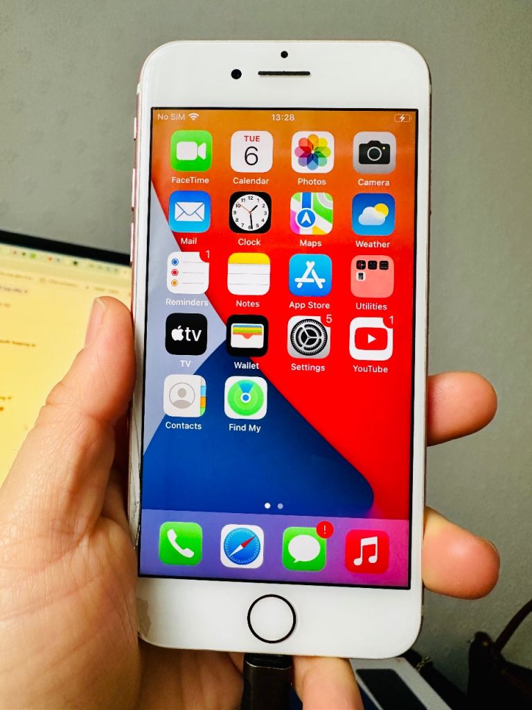 iPhone 7 -good condition, best for kids\elderly use