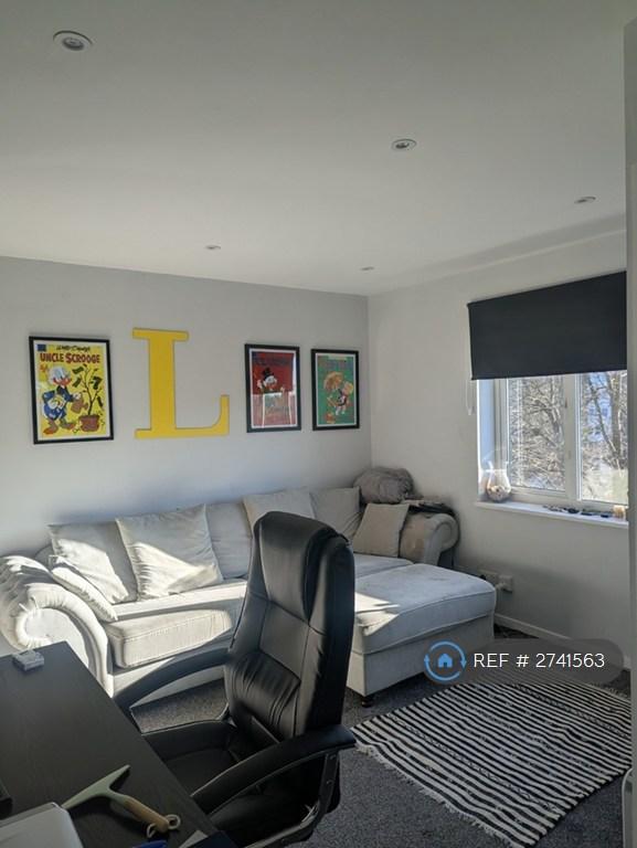 1 bedroom flat in St. Leonards Park, East Grinstead, RH19 (1 bed) (#2741563)