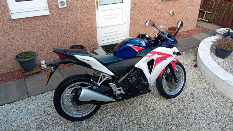  HONDA CBR250R-B  HRC COLOURS, 0NLY 6K MILES, LONG MOT AND FULL HISTORY £2200 ONO