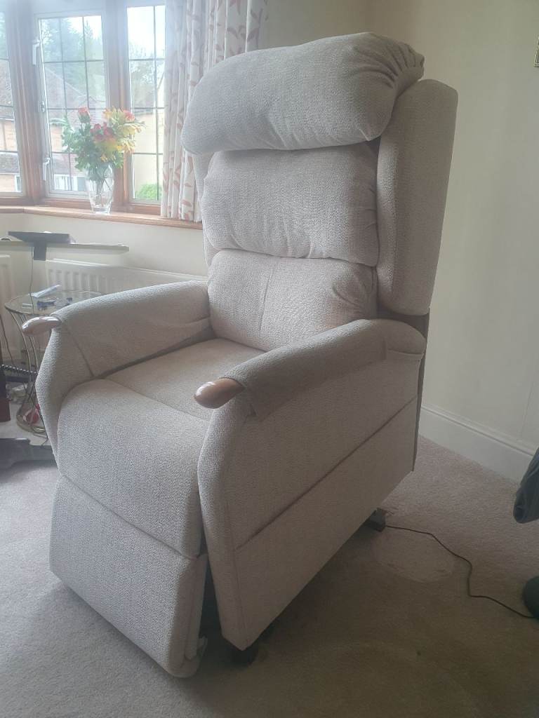 Motorised Riser Recliner Chair