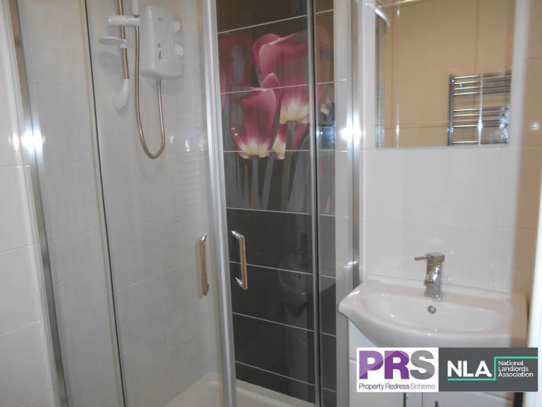 Fully furnished studio flat in great BD1 city-centre location. Includes all bills & WiFi.