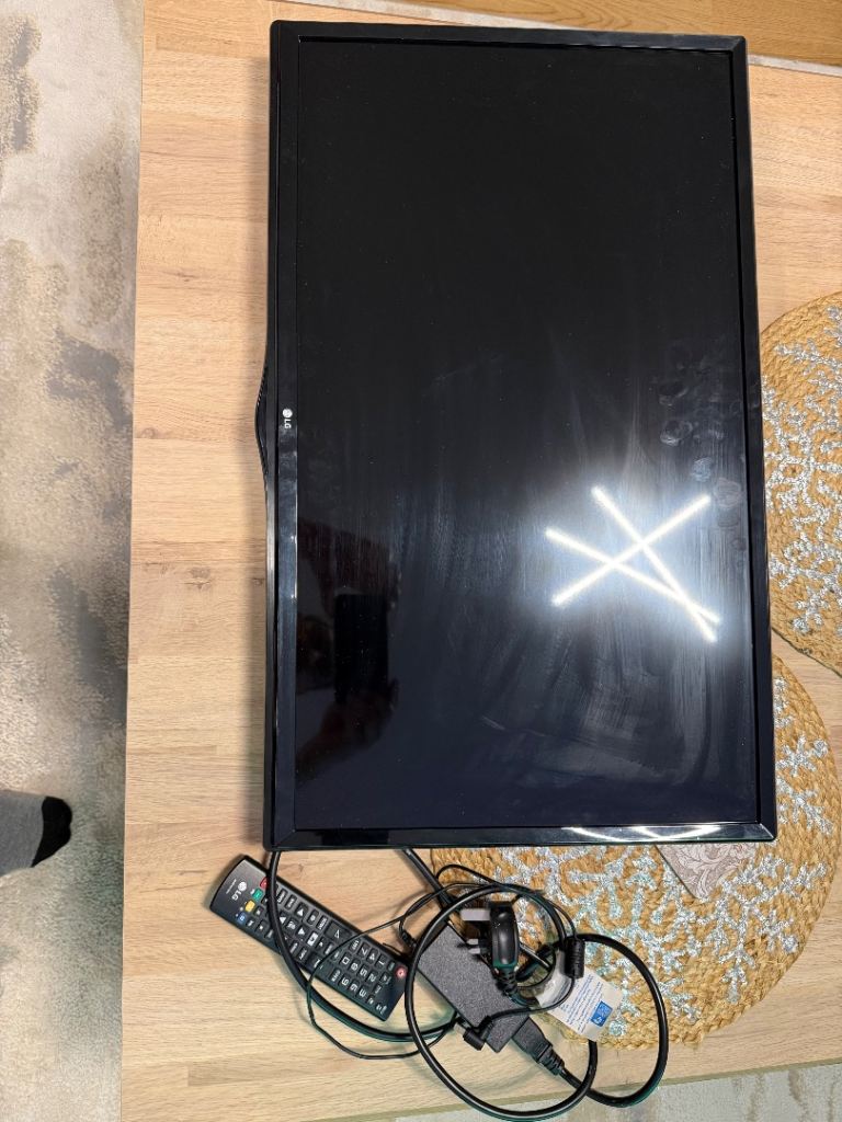 LG LED TV 28” for wall mounting 