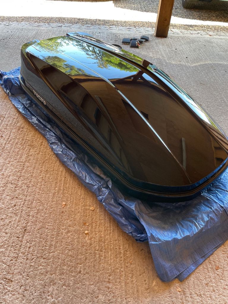 Volvo Touring 200 roof box - gloss black
