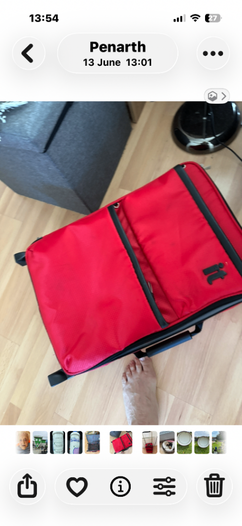 Small weekend case in exc condition IT Luggage Red Soft Suitcase – Good Condition