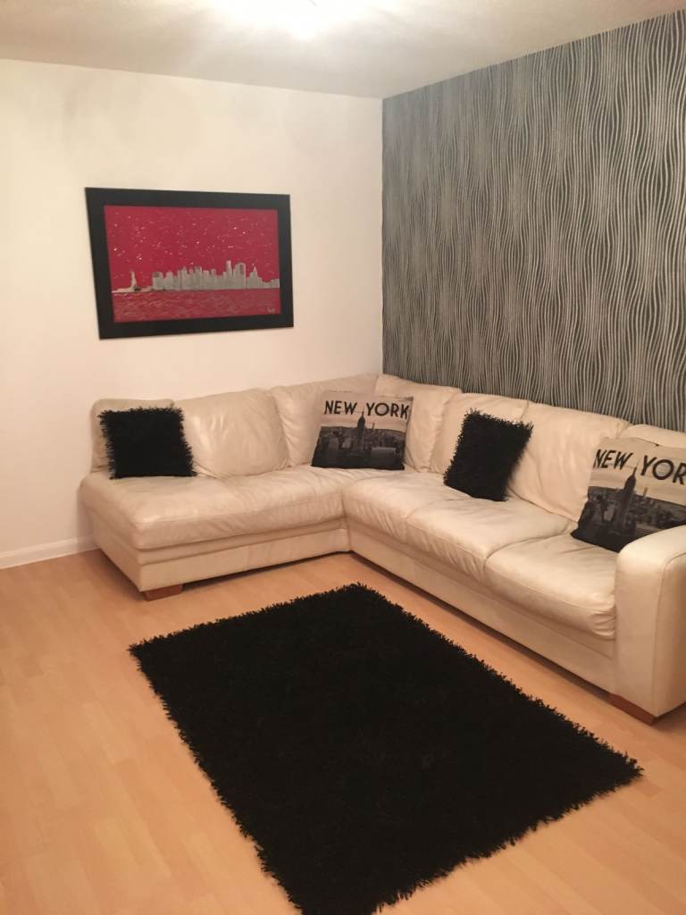 A spacious ground floor 2 bed flat in the Rosemount area of Aberdeen for rent.