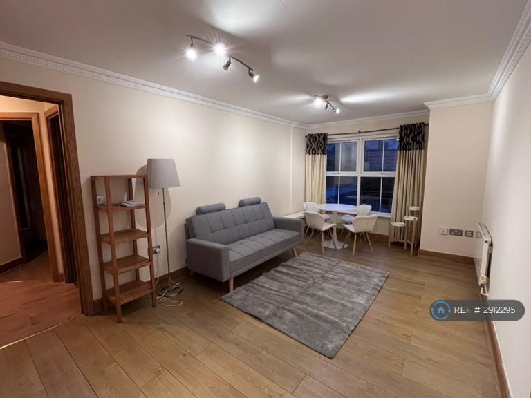 2 bedroom flat in Sandringham Court, Kingston Upon Thames, KT2 (2 bed) (#2912295)