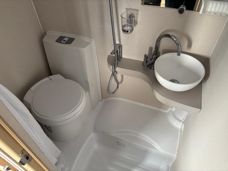 Elddis Autoquest 196 2019 6 Berth 6 Belt Rear Lounge Motorhome for sale