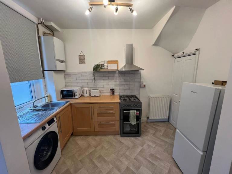 3 Bed House Free parking Contractors