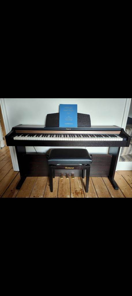 image for Roland Digital Piano HP101e READ DESCRIPTION 