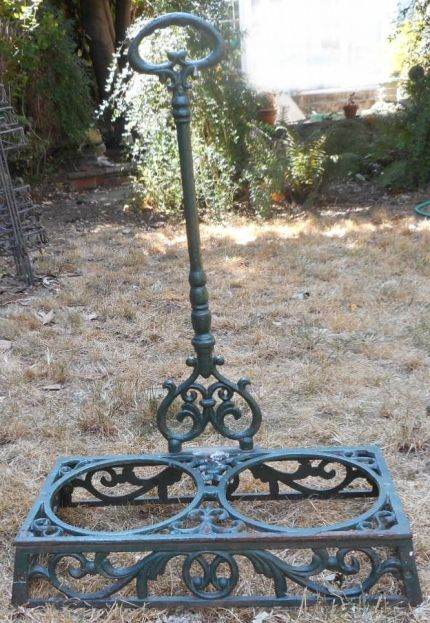 Pet Wrought Iron Stand for Food and Water Bowls