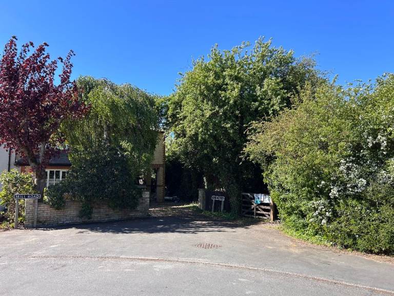 Fully furnished and equipped ground floor flat in Impington village.
