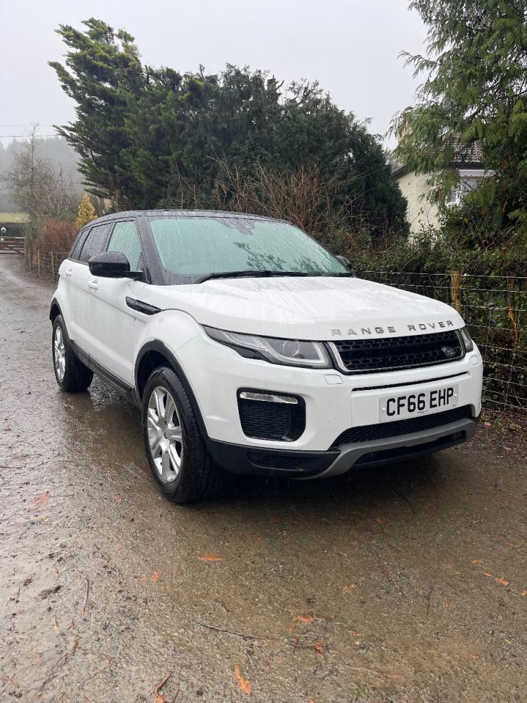 2017 (66) Range Rover Evoque SE Tech 2.0d [180] Auto 4WD – Fuji White – £10,000