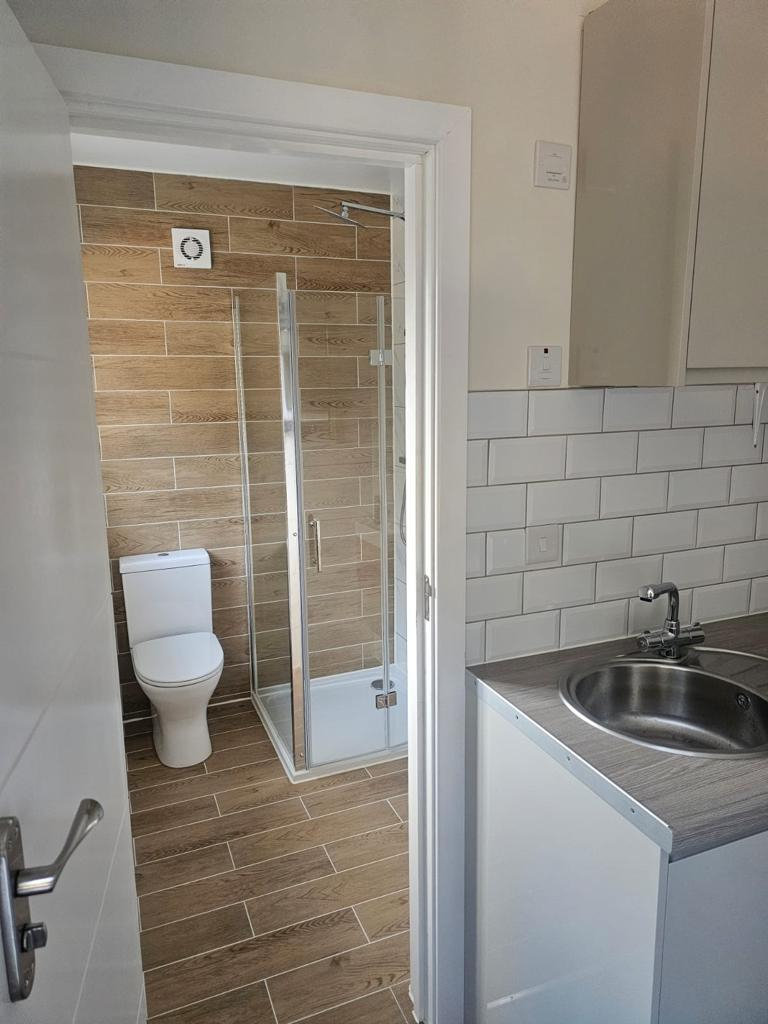 6 bed HMO en-suites and kitchettes for company let-AVAILABLE FOR COMPANY LET